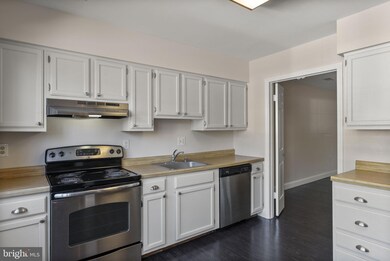 5877 Rowanberry Dr, Elkridge, MD 21075 - photo 6