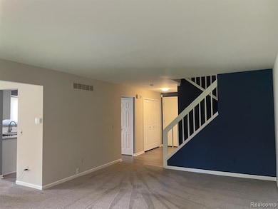 Living Room (pic #3)