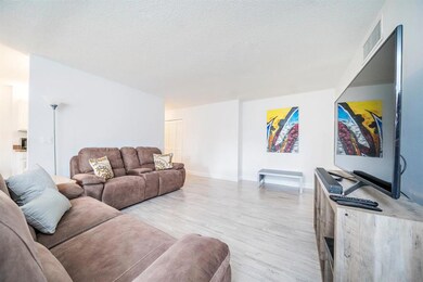 150 Pineview Rd Jupiter FL-large-006-22-