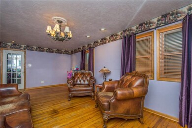 2520 E Grand Ave, Des Moines, IA 50317 - photo 2