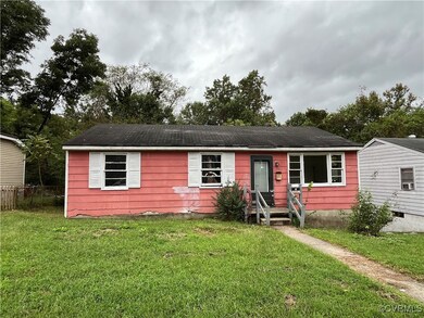 Ranch-style house with a front yard