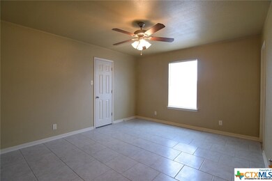 204 Coby Dr, Troy, TX 76579 - photo 4