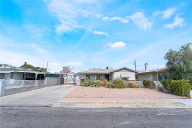 Ranch-style house with driveway
