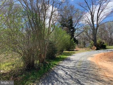 1067 James Monroe Hwy, Colonial Beach, VA 22443 - photo 4