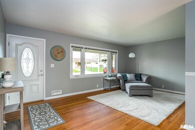 1511 Lakewood Dr, Bettendorf, IA 52722 - photo 3