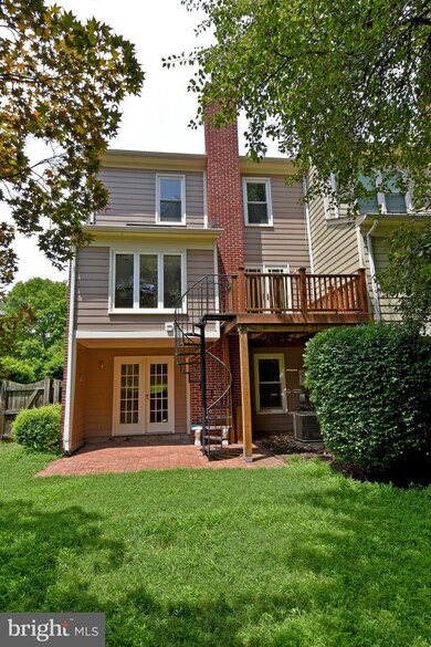 6813 Mclean Province Cir, Falls Church, VA 22043 - photo 3