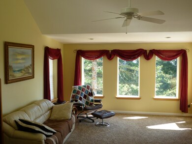 105 HICKORY FRONT ROOM