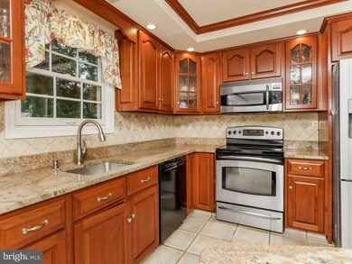 303 White Swan Way, Langhorne, PA 19047 - photo 4