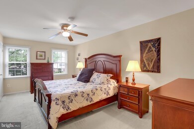 12838 Fantasia Dr, Herndon, VA 20170 - photo 4