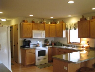 866 Sumac St, Oregon, WI 53575 - photo 6