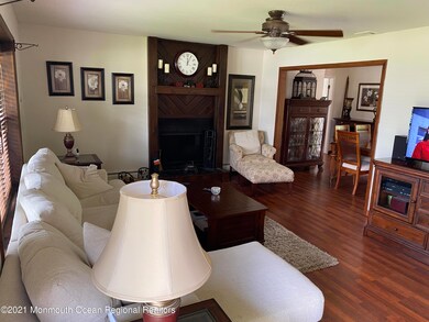 1208 P - Livingroom 1