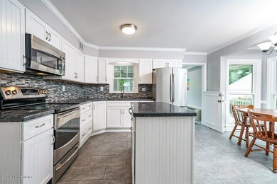 9102 Thelma Ln, Louisville, KY 40220 - photo 5