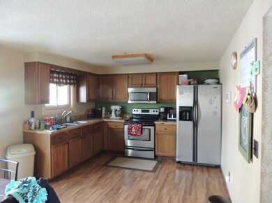 810 W Broadway 003