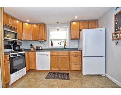 154 Lakeview Ave unit 2, Waltham, MA 02451 - photo 4