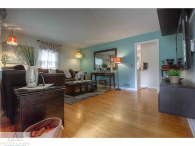 904 Sparrow Ave, Lansing, MI 48910 - photo 2