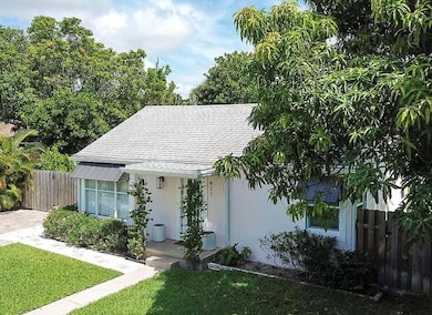 411 Franklin Rd, West Palm Beach, FL 33405 - photo 2