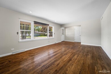 325 Tupelo Ave, Naperville, IL 60540 - photo 3