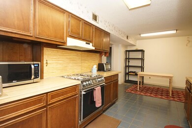 85 7th St _Kitchen