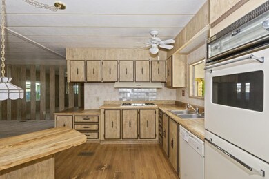 048-574368- kitchen (2)
