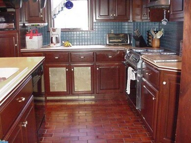 626 Arlington St, Tamaqua, PA 18252 - photo 2