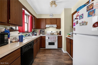 1310 Lindenwood Dr, Lorain, OH 44053 - photo 2