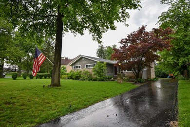 2570 Maplewood Dr-38