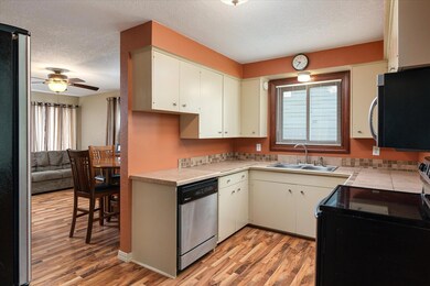 408 N 4th St, La Crescent, MN 55947 - photo 5