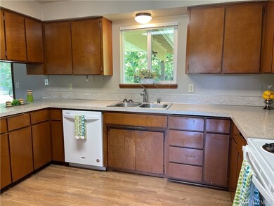 203 Cullens St NW, Yelm, WA 98597 - photo 5