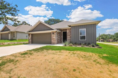 900 Montgomery St, Springtown, TX 76082 - photo 3