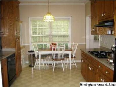 Large Eat-in Kitchen