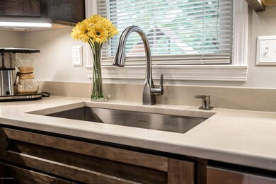 9212 Sue Helen Drive-24