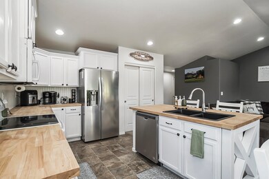 754 NW Green Forest Cir, Redmond, OR 97756 - photo 6