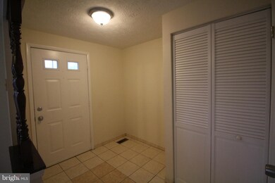 19056 Partridge Wood Dr, Germantown, MD 20874 - photo 5