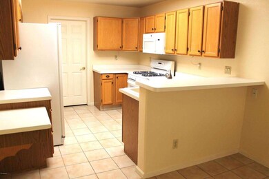 Kitchen With Gas Range/Refrigerator