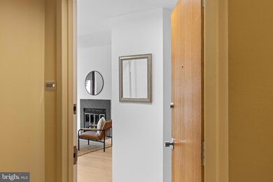 The Gibson unit 1001, Washington, DC 20037 - photo 5