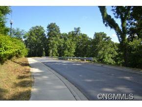 Private cul-de-sac drive