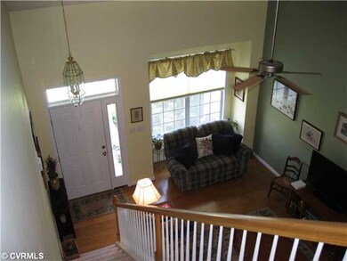 Interior Space/Layout - Bright entrance with trans