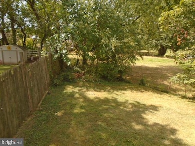 5922 Cedonia Ave, Baltimore, MD 21206 - photo 5