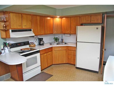 2825 Oak Grove Place, Toledo, OH 43613 - photo 5