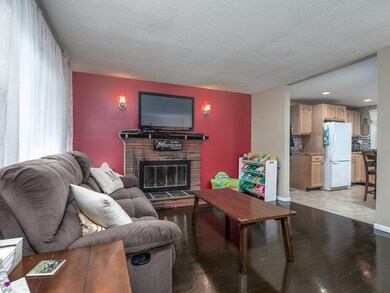 93 Rosewood Ave, Billerica, MA 01821 - photo 4