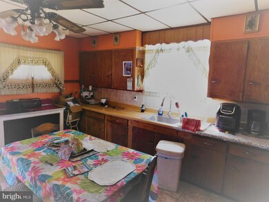 28 E Ridge St, Coaldale, PA 18218 - photo 3