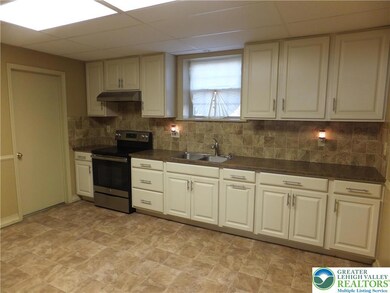 303 Allen St unit 2, Bath, PA 18014 - photo 7