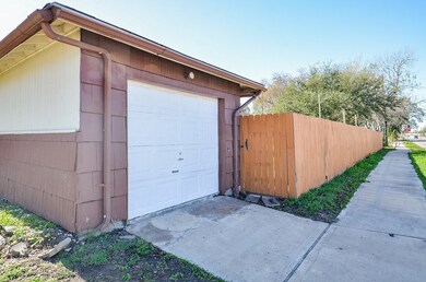 1100 West St, Rosenberg, TX 77471 - photo 3