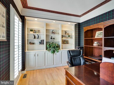 8528 Oak Pointe Way, Fairfax Station, VA 22039 - photo 7