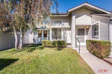Front view. Nicely maintained, single level condo 