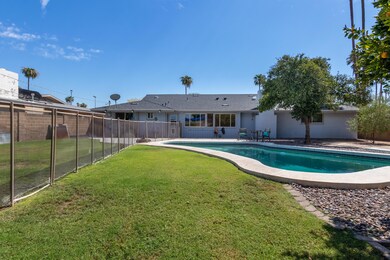 1254 E Malibu Dr-9