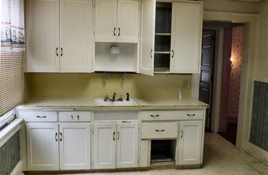Eat-in Kitchen