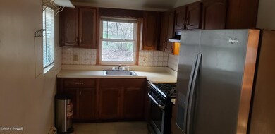 977 Milford Rd, Dingmans Ferry, PA 18328 - photo 4