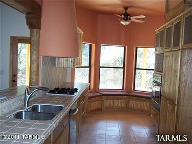 Kitchen showing nook
