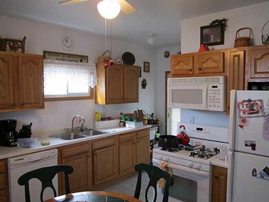 Kitchen. Loads of cabinets in the kitchen!